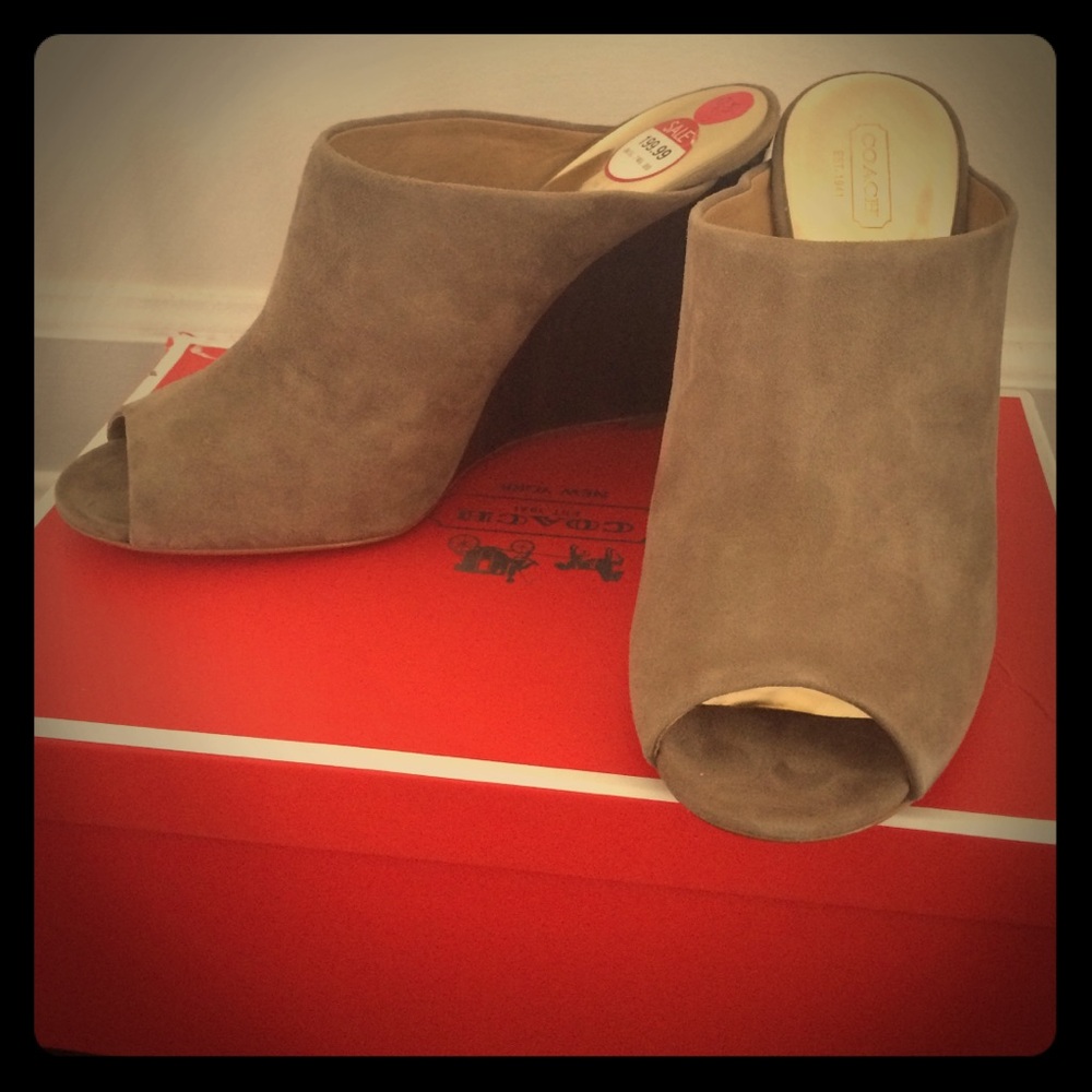 💥Unworn, NWT, Peep Toe Coach Wedge Mules💥